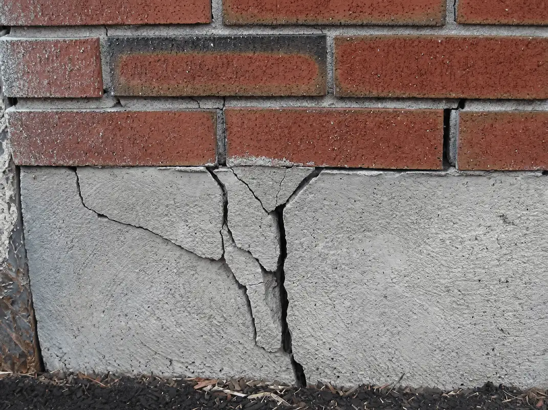 Concrete foundation with serious structural damage in Tacoma, WA